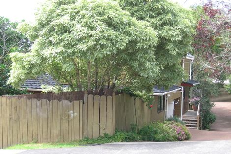 Photo of property in 2/27 Cresta Avenue, Beach Haven, Auckland, 0626
