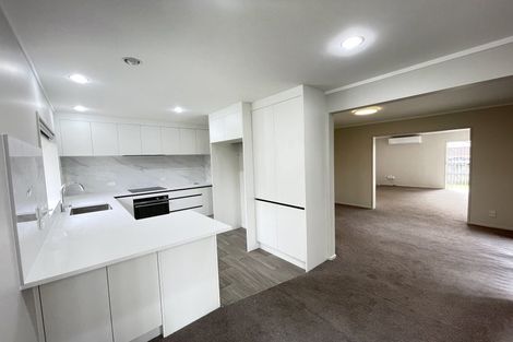 Photo of property in 2/34 Simmental Crescent, Somerville, Auckland, 2014