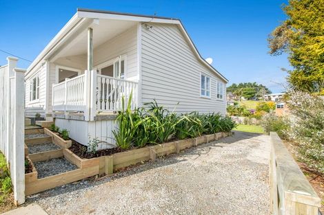 Photo of property in 16 St James Avenue, Helensville, 0800