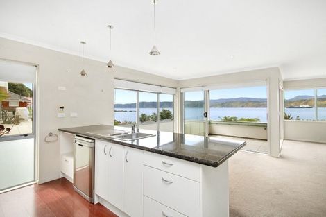 Photo of property in 275u2 Karaka Bay Road, Karaka Bays, Wellington, 6022