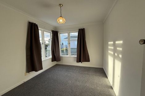 Photo of property in 17 Peachgrove Road, Te Atatu Peninsula, Auckland, 0610