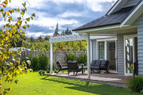 Photo of property in 9 James Kidd Place, Greytown, 5712