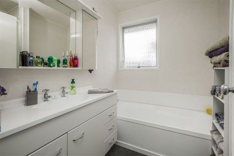 Photo of property in 9 Hindmarsh Street, Henderson, Auckland, 0612