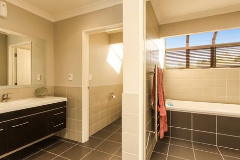 Photo of property in 6 Khaleel Place, Henderson, Auckland, 0612