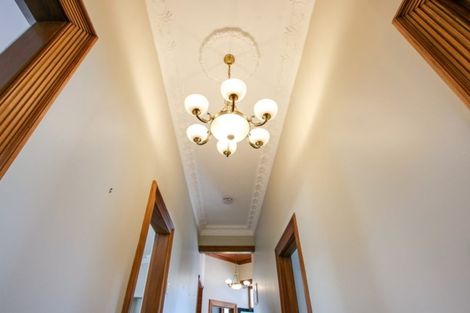 Photo of property in 32 Milton Road, Bluff Hill, Napier, 4110