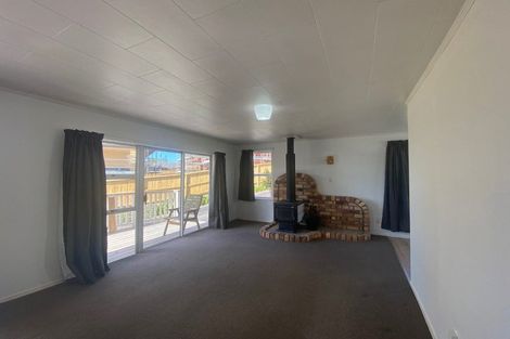 Photo of property in 8 Silver Birch Rise, Henderson, Auckland, 0612