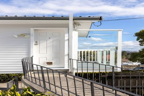 Photo of property in 58 Vodanovich Road, Te Atatu South, Auckland, 0610