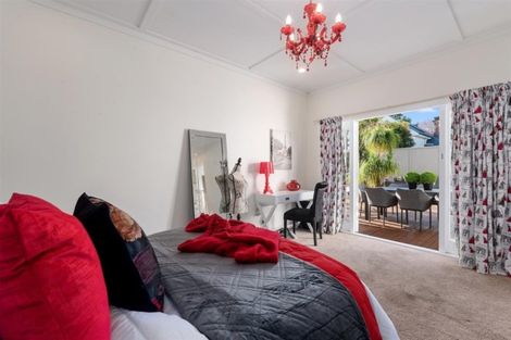 Photo of property in 2 Glade Place, Birkenhead, Auckland, 0626