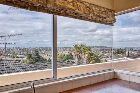 Photo of property in 2/17 Cambric Place, Botany Downs, Auckland, 2010