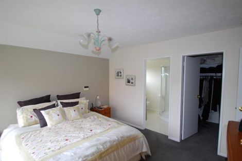 Photo of property in 122 Westchester Drive, Churton Park, Wellington, 6037