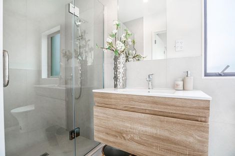 Photo of property in 16a Sheridan Drive, New Lynn, Auckland, 0600