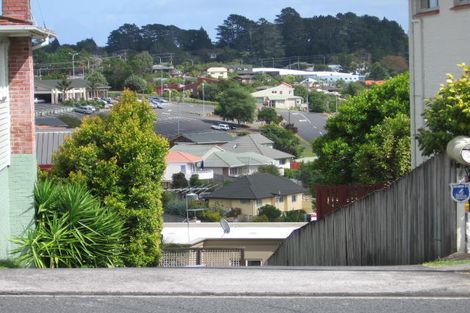 Photo of property in 1/34 Sunset Road, Unsworth Heights, Auckland, 0632