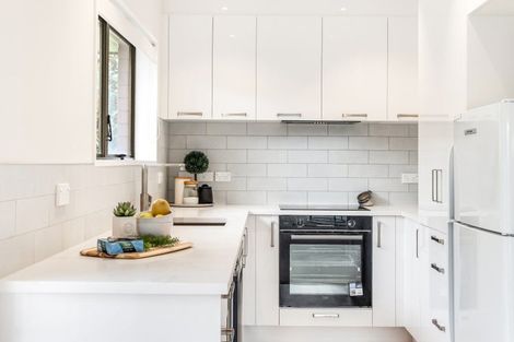 Photo of property in 2/29 Rapallo Place, Farm Cove, Auckland, 2012