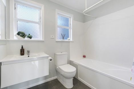 Photo of property in 10 Gladfield Lane, Te Atatu Peninsula, Auckland, 0610