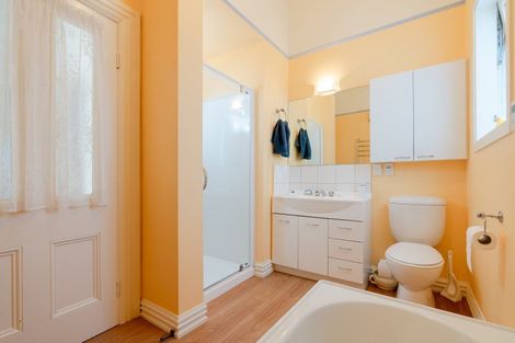 Photo of property in 42 Eden Street, Island Bay, Wellington, 6023