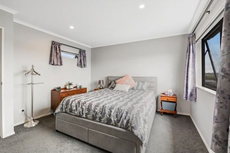Photo of property in 14 Kingfisher Road, Silverdale, 0932