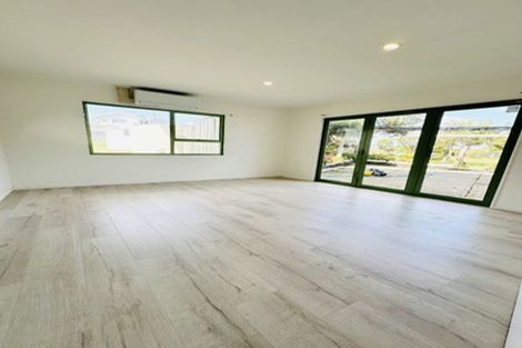 Photo of property in 1413 Whangaparaoa Road, Army Bay, Whangaparaoa, 0930