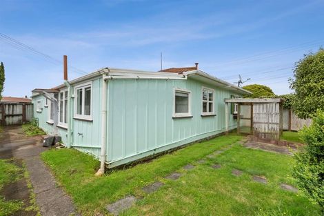 Photo of property in 10 Tukapa Street, Westown, New Plymouth, 4310