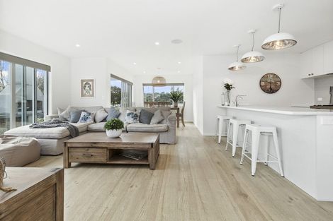 Photo of property in 1 Pae Moana Place, Stanmore Bay, Whangaparaoa, 0932