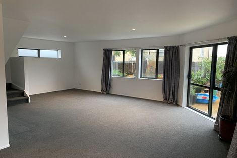 Photo of property in 37 Fields Parade, Oteha, Auckland, 0632