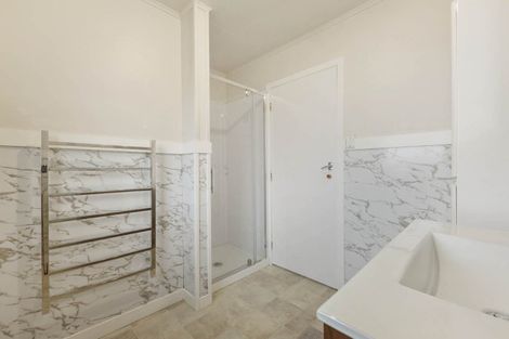 Photo of property in 92 Kayes Road, Pukekohe, 2120