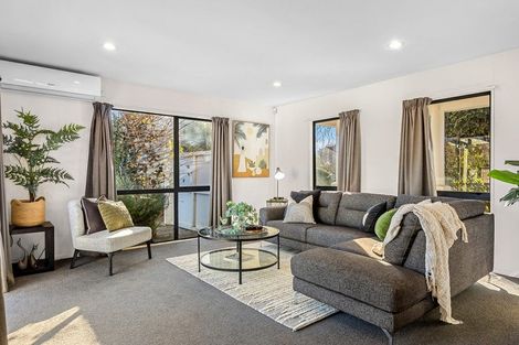 Photo of property in 2 Wendy Place, Heathcote Valley, Christchurch, 8022