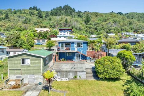 Photo of property in 82 Milton Terrace, Picton, 7220