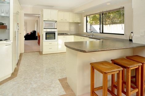 Photo of property in 18 Heyington Way, East Tamaki Heights, Auckland, 2016