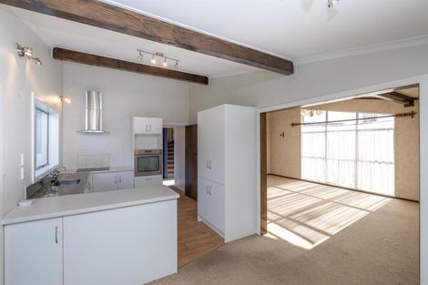 Photo of property in 17 Oberon Street, Stratford, 4332