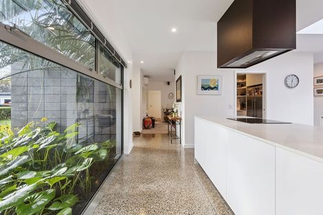 Photo of property in 4 Wentworth Lane, Waiwhakaiho, New Plymouth, 4312