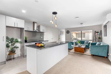 Photo of property in 13 Kotuku Crescent, Takanini, 2112