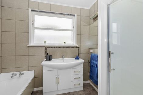 Photo of property in 2 Whirinaki Crescent, Heretaunga, Upper Hutt, 5018