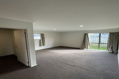 Photo of property in 60 Riverpark Crescent, Henderson, Auckland, 0610