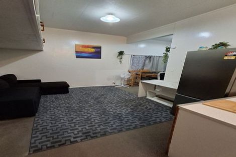 Photo of property in 2/918 Beach Road, Waiake, Auckland, 0630