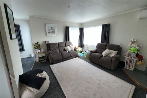 Photo of property in 8 Kahikatea Place, Ranui, Auckland, 0612