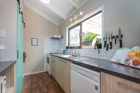 Photo of property in 72 Ocean Beach Road, Tairua, 3508