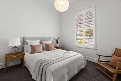 Photo of property in 27 Napier Terrace, Hospital Hill, Napier, 4110