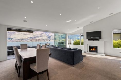 Photo of property in Lakeview Heights, 2/124 Lismore Street, Wanaka, 9305