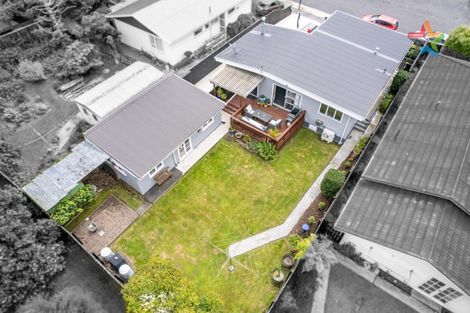 Photo of property in 33 Mcgowan Road, Wainuiomata, Lower Hutt, 5014