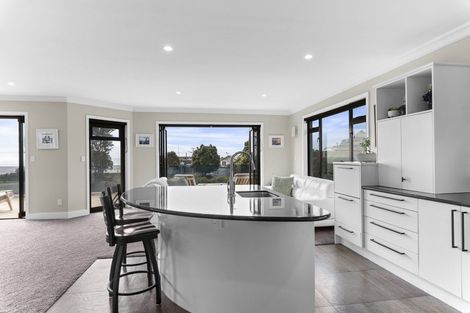 Photo of property in 1 Arden Place, Oakura, 4314