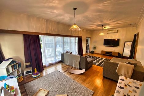 Photo of property in 114 Scenic Drive, Titirangi, Auckland, 0604