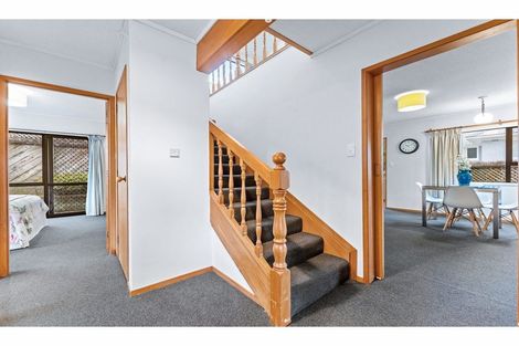 Photo of property in 2/58 Hillcrest Avenue, Hillcrest, Auckland, 0627