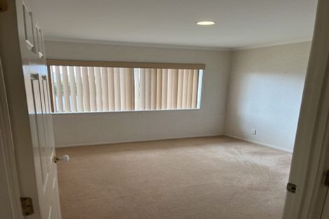 Photo of property in 6 Claremont Way, East Tamaki Heights, Auckland, 2016