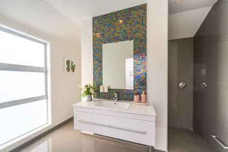 Photo of property in 175 Pacific Drive, Fitzherbert, Palmerston North, 4410