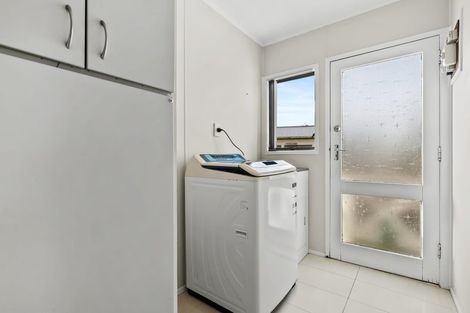 Photo of property in 97 Hyperion Drive, Randwick Park, Auckland, 2105