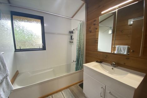 Photo of property in 4 Lydia Way, Karori, Wellington, 6012