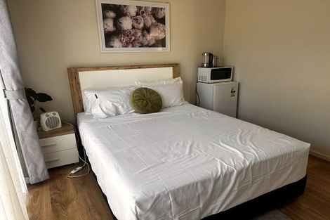 Photo of property in 8 Harrington Road, Henderson, Auckland, 0610