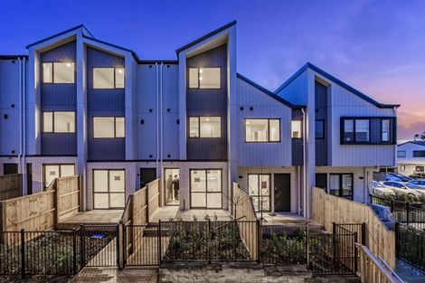 Photo of property in 13 Paetai Lane, Te Atatu Peninsula, 0610