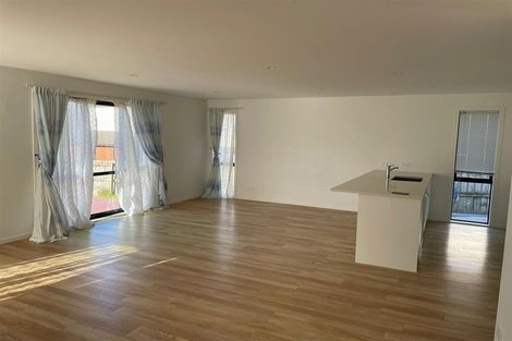 Photo of property in 3157 Great North Road, New Lynn, Auckland, 0600