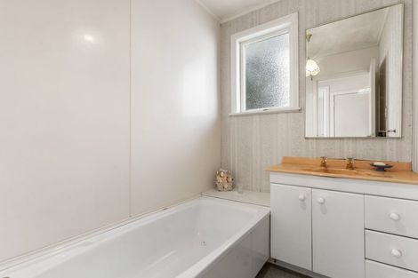 Photo of property in 11 Palmer Avenue, Glen Eden, Auckland, 0602
